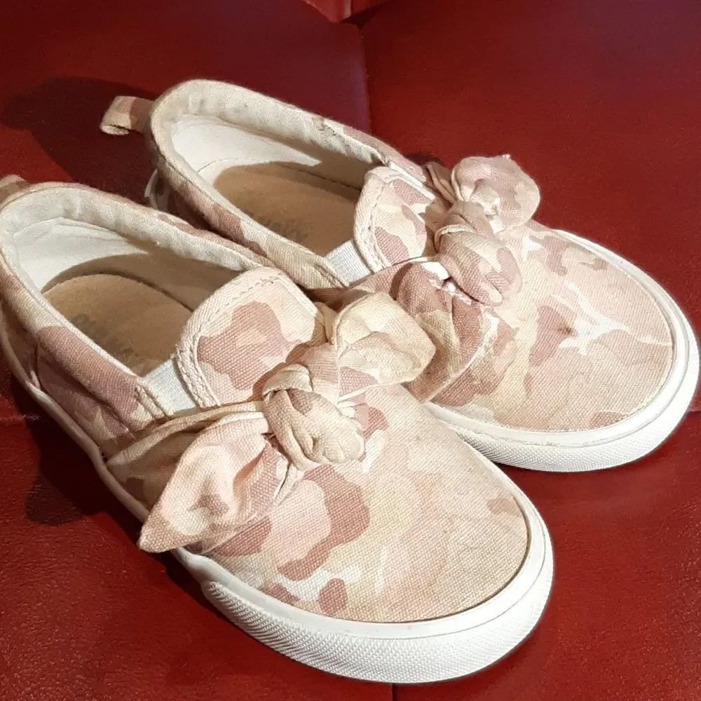 Old Navy Pink and Purple Camo Shoes with Bow